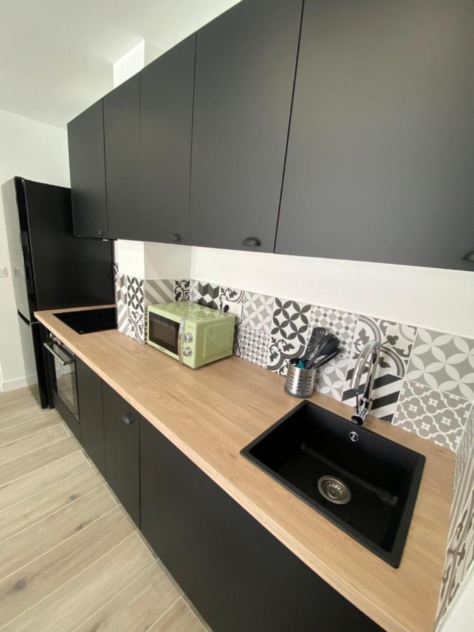 Ajaccio Magnifique T2 37M2 Centre Ville Vue Mer Au Bord De La Plage Neuf 4 Couchages Balcon Parking Prive Ferme Clim Wifi Екстер'єр фото
