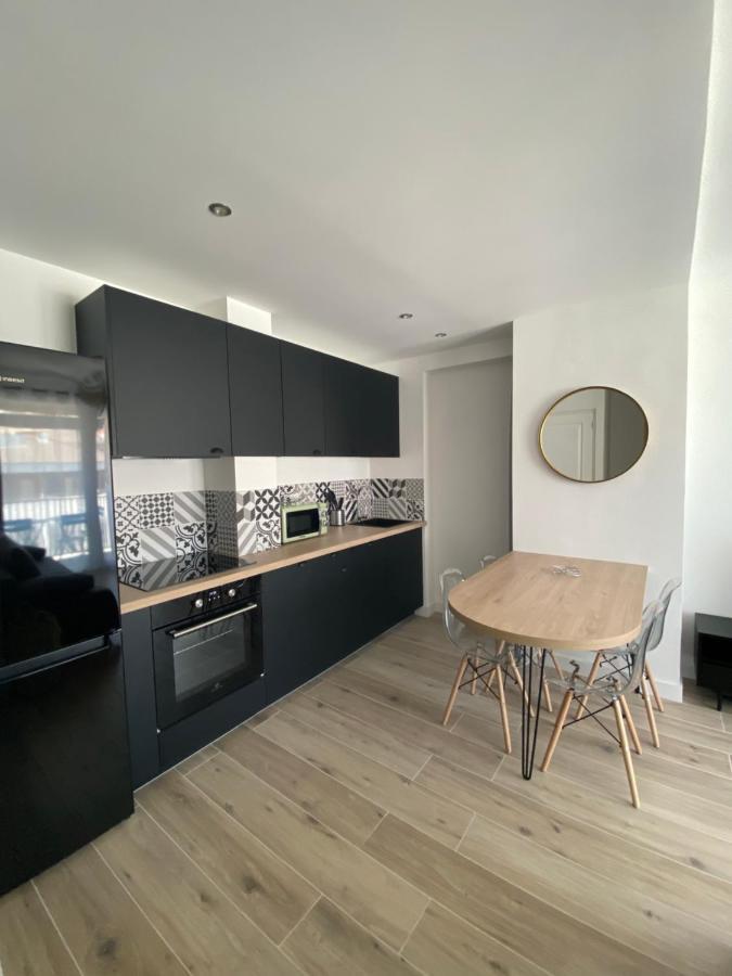 Ajaccio Magnifique T2 37M2 Centre Ville Vue Mer Au Bord De La Plage Neuf 4 Couchages Balcon Parking Prive Ferme Clim Wifi Екстер'єр фото
