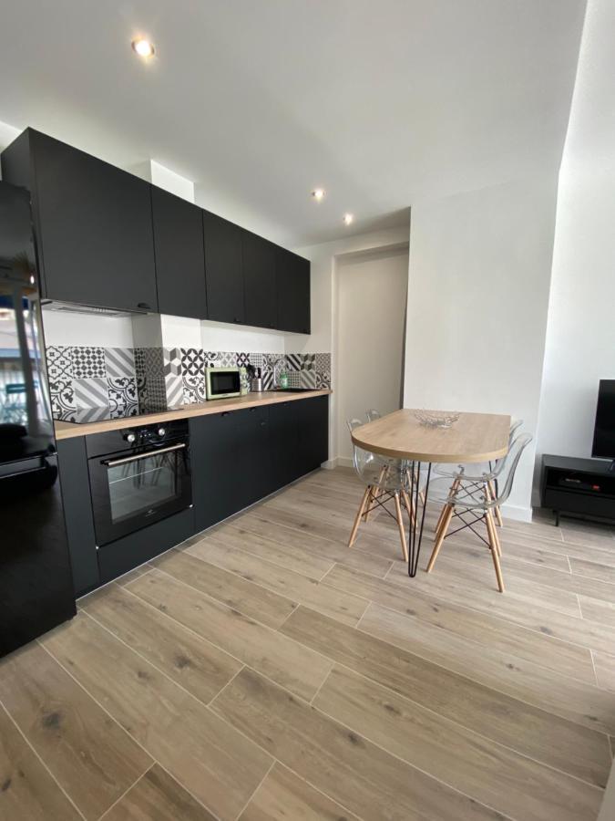 Ajaccio Magnifique T2 37M2 Centre Ville Vue Mer Au Bord De La Plage Neuf 4 Couchages Balcon Parking Prive Ferme Clim Wifi Екстер'єр фото