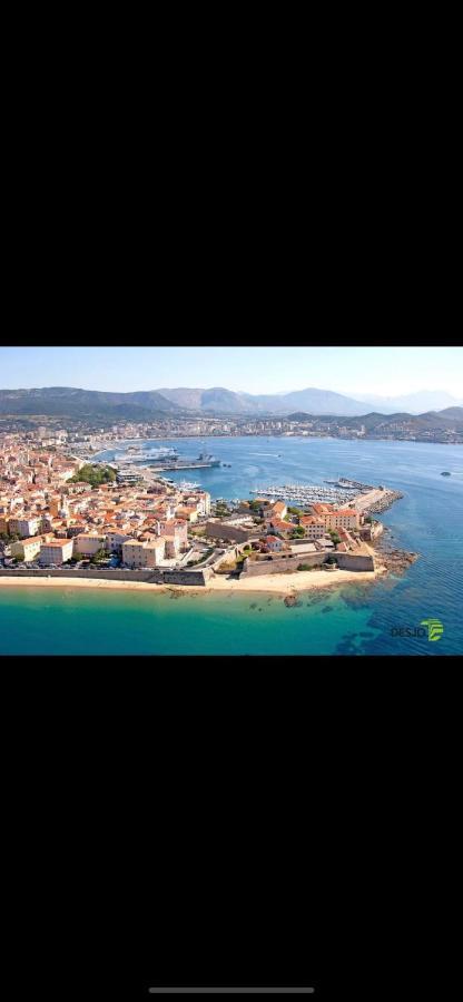 Ajaccio Magnifique T2 37M2 Centre Ville Vue Mer Au Bord De La Plage Neuf 4 Couchages Balcon Parking Prive Ferme Clim Wifi Екстер'єр фото