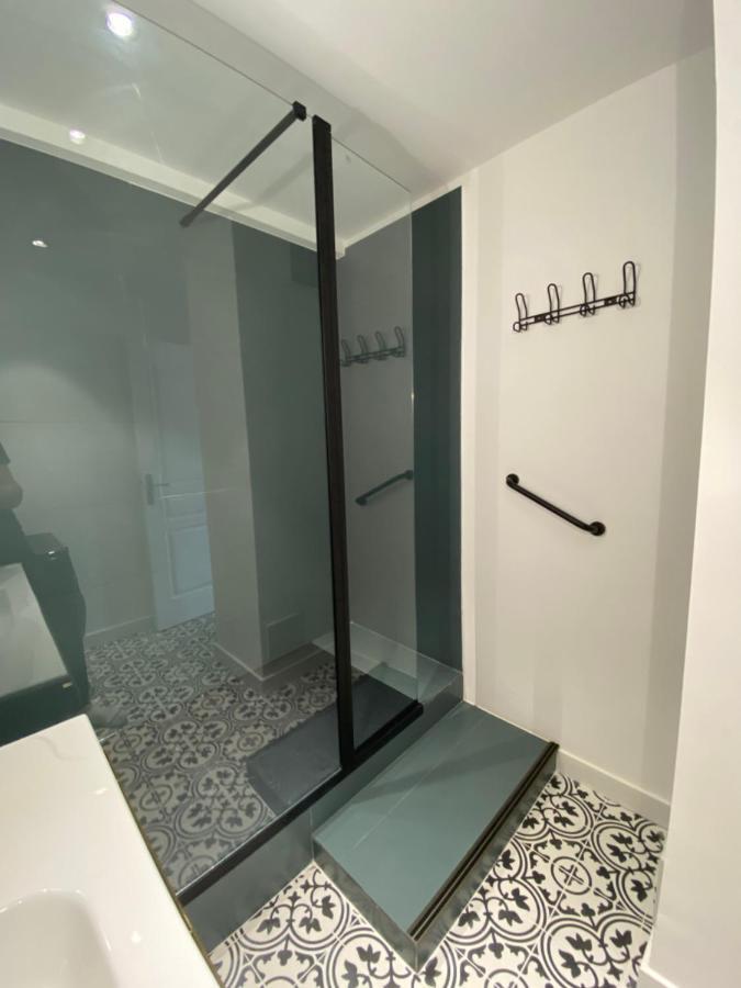 Ajaccio Magnifique T2 37M2 Centre Ville Vue Mer Au Bord De La Plage Neuf 4 Couchages Balcon Parking Prive Ferme Clim Wifi Екстер'єр фото
